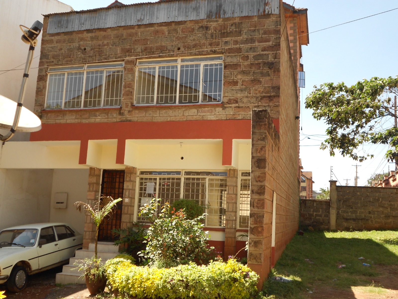 Spacious three bedroom townhouse to let Image