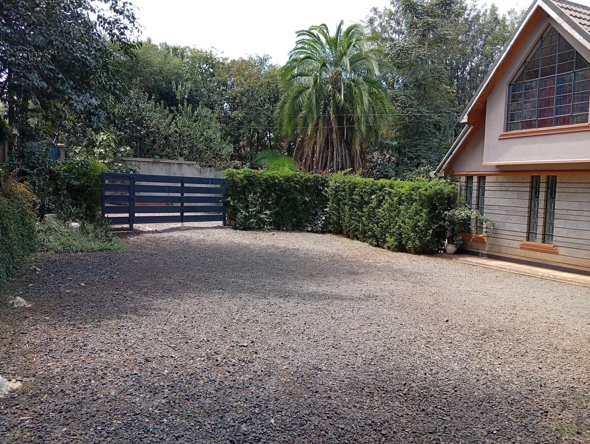 Spaciuous office space to let in karen Image