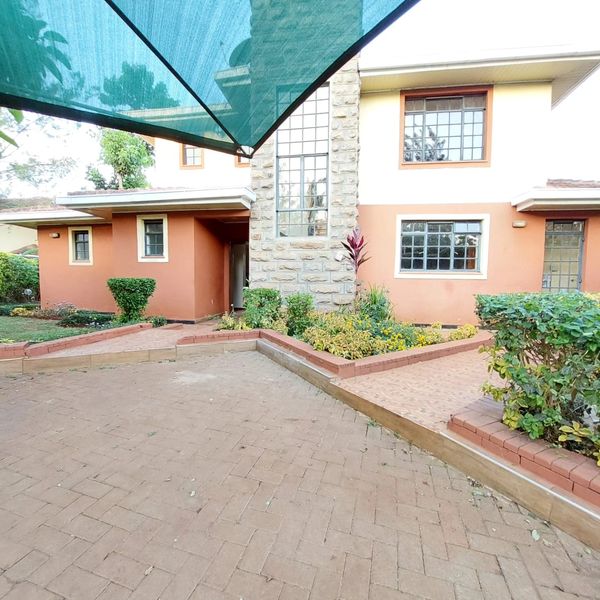 Spacous 4 bedroom maisonette to let in Fourways Junction