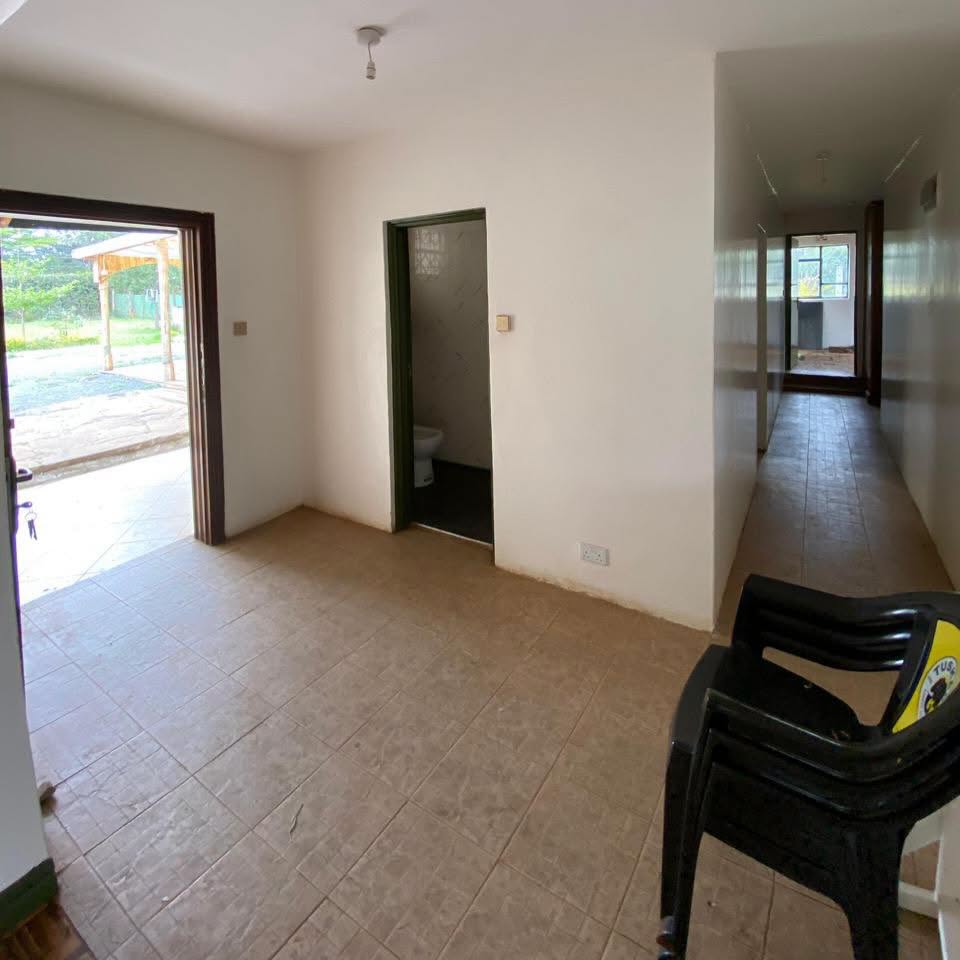 STAND-ALONE COMMERCIAL / OFFICE SPACE TO LET IN GARDEN ESTATE