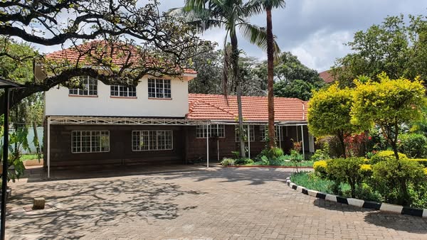 Standalone 5 Bedrooms Plus 2 Rooms DSQ Commercial Maisonette To Let in Lavington