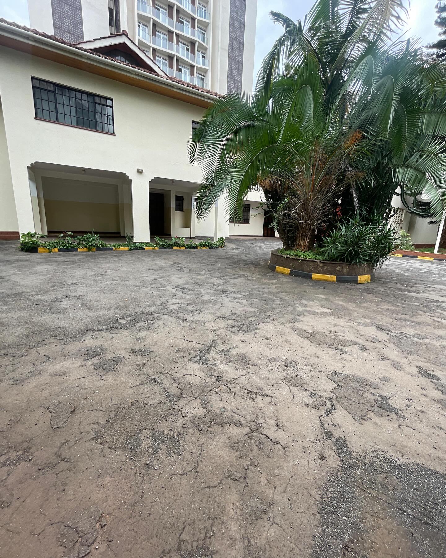 STANDALONE OFFICE SPACE / HOME FOR RENT IN kILELESHWA Image