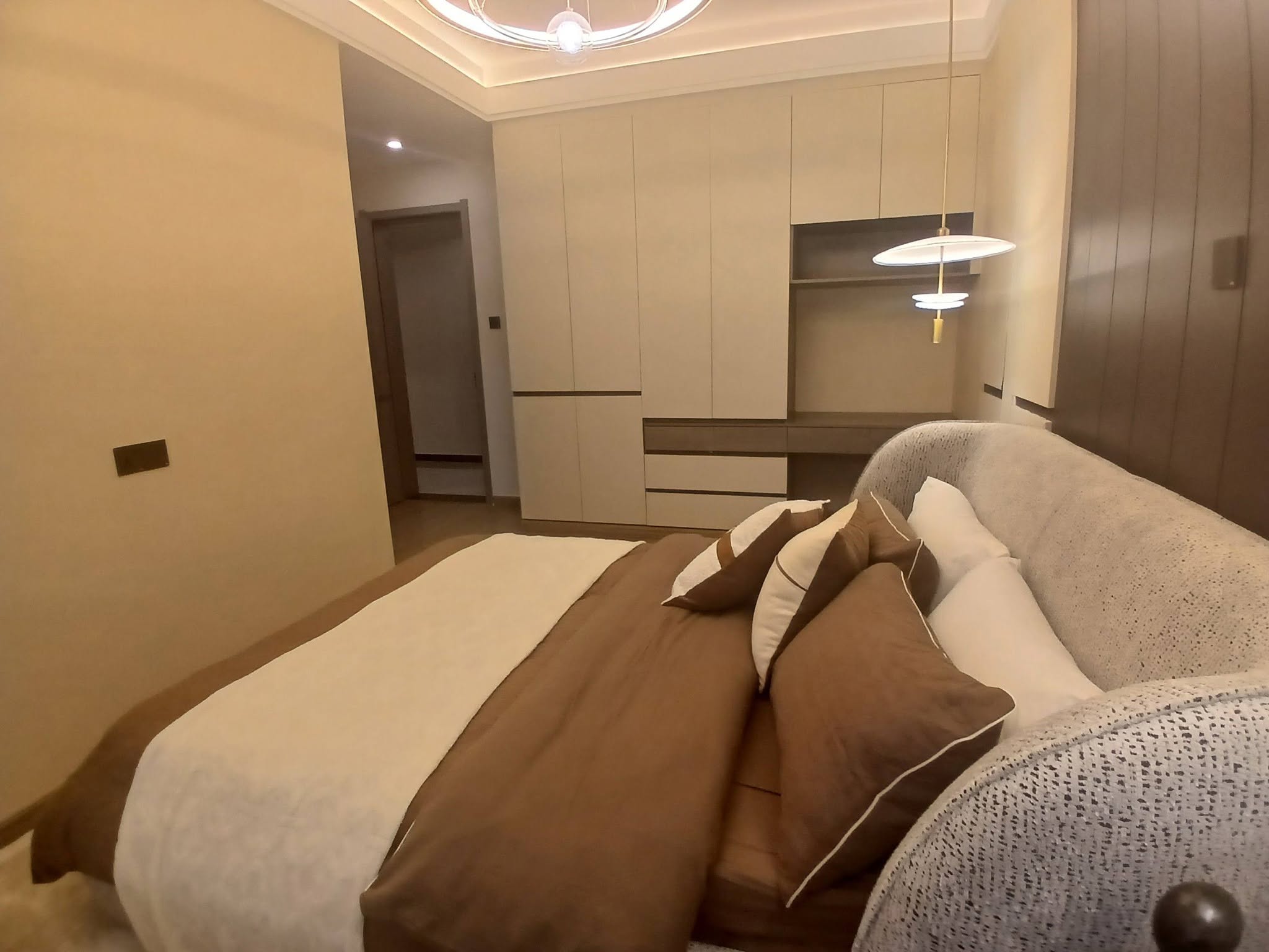 STUDIO, 1 AND 2 BEDROOM APARTMENT FOR RENT IN LAVINGTON Image