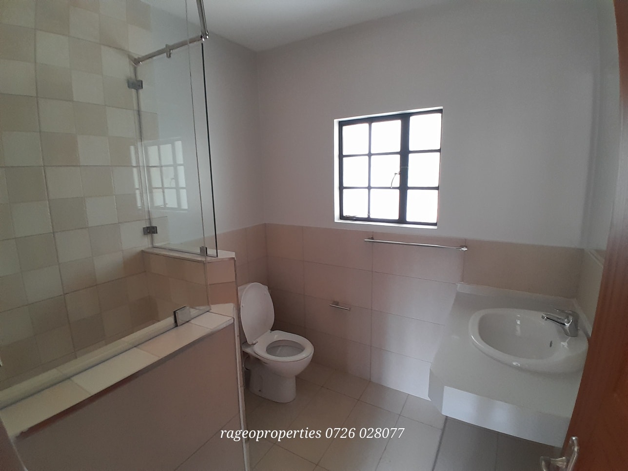 Stunning 2 bedroom duplex to let karen Image