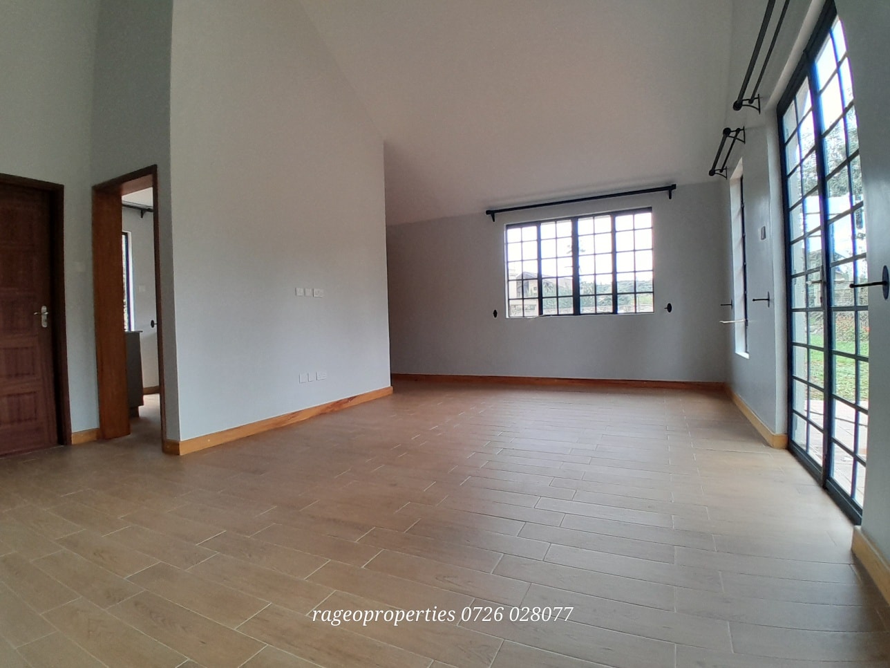 Stunning 2 bedroom duplex to let karen Image