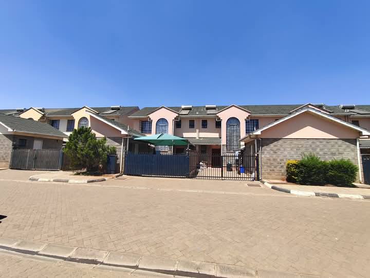 Stunning 3-Bedroom Maisonette with DSQ for Sale in Greenspan Housing Estate, Donholm