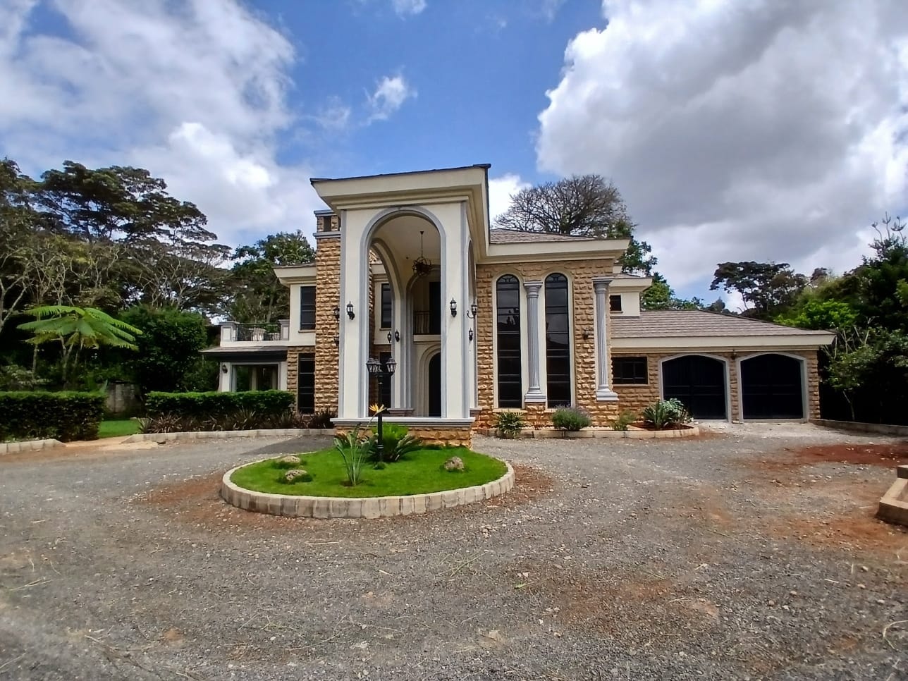 Stunning 4 Bedroom Maisonette For in Karen