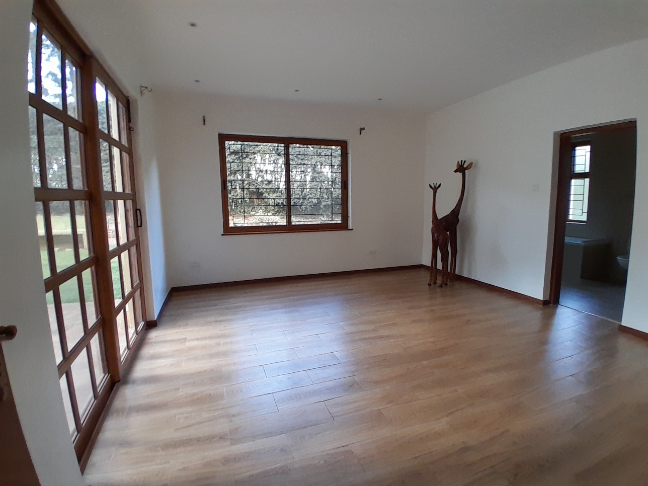 stunning 5 bedroom maisonette with sq to let in kerarapon drive Image