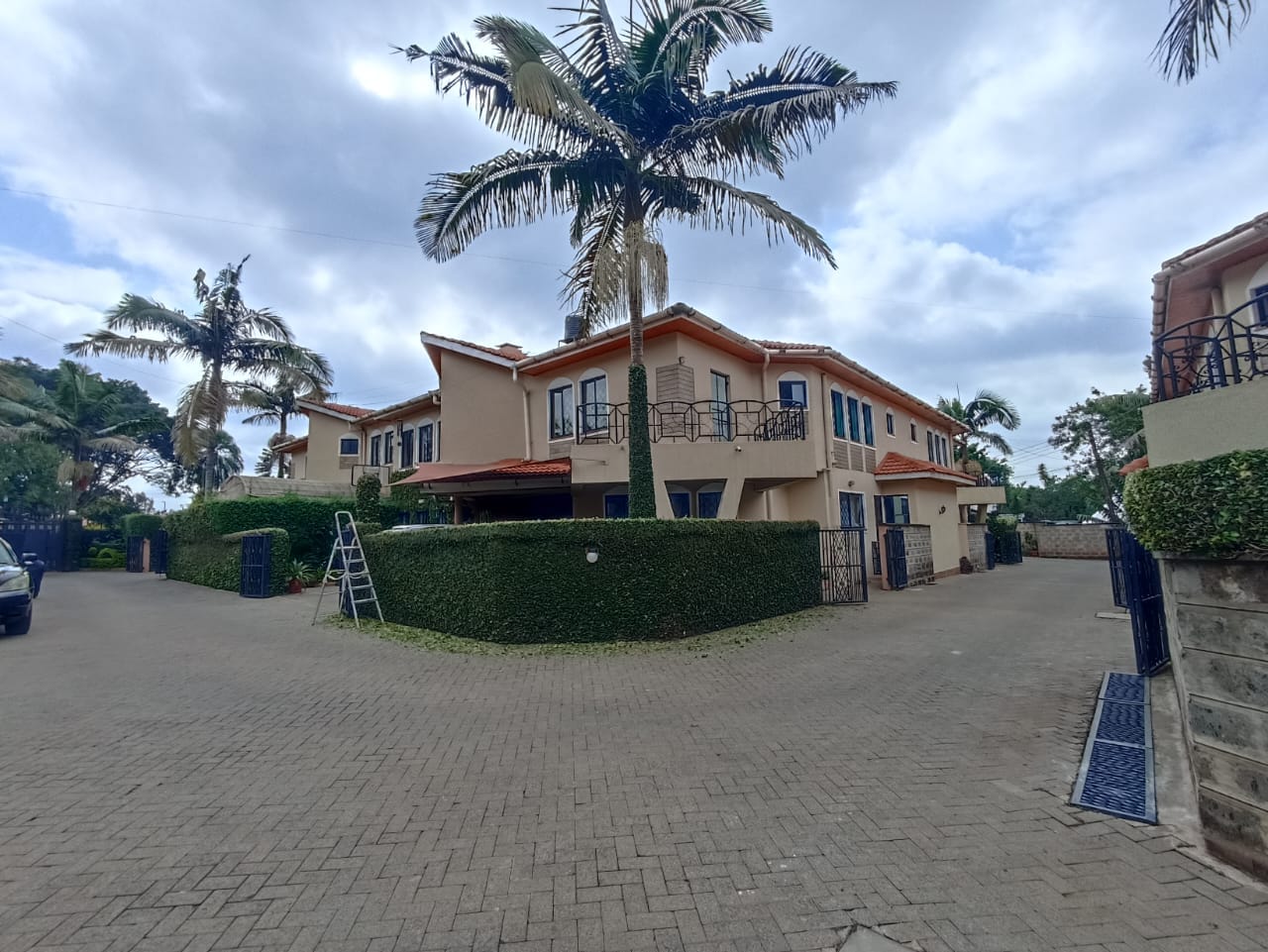 Stunning 5 bedroom townhouse to let in Lavington