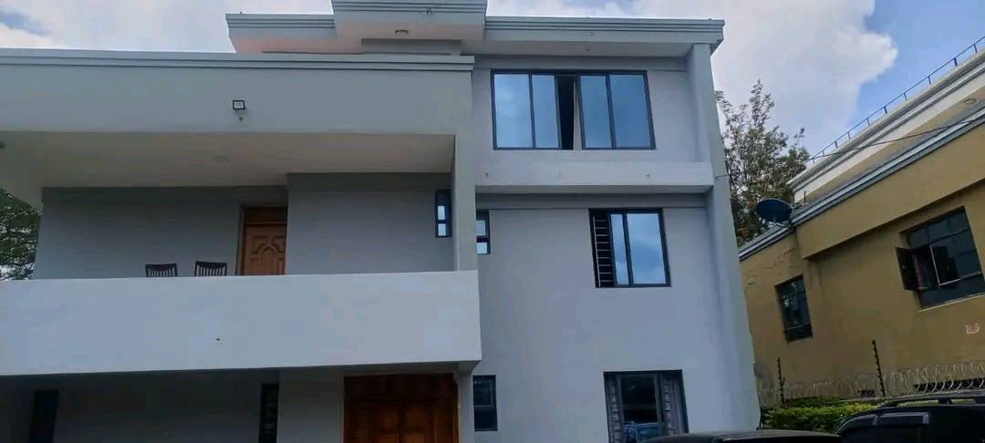 Stunning 6 Bedroom Maisonette For Sale in Kerarapon Image