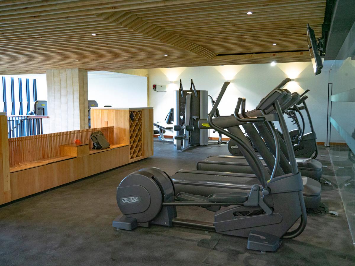 Stunning furnished 2 Bedroom Apartment Image