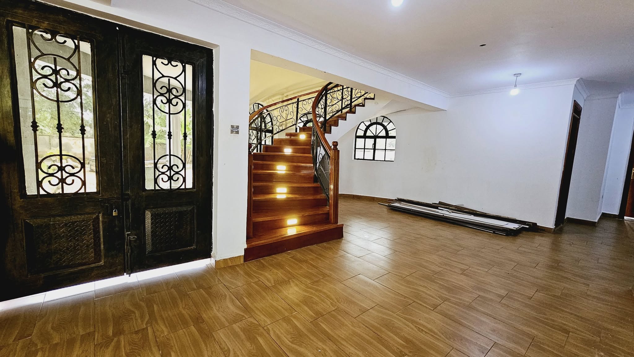 Super 6 bedroom house for sale or rent in Karen Image