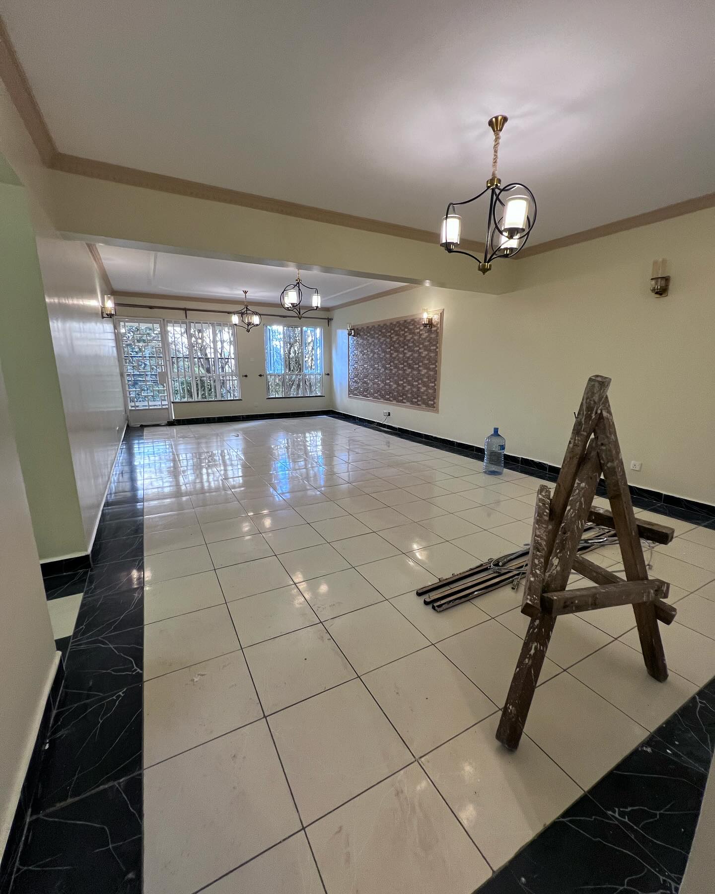 THREE BEDROOM APARTMENT PLUS A DSQ TO LET IN LAVINGTON