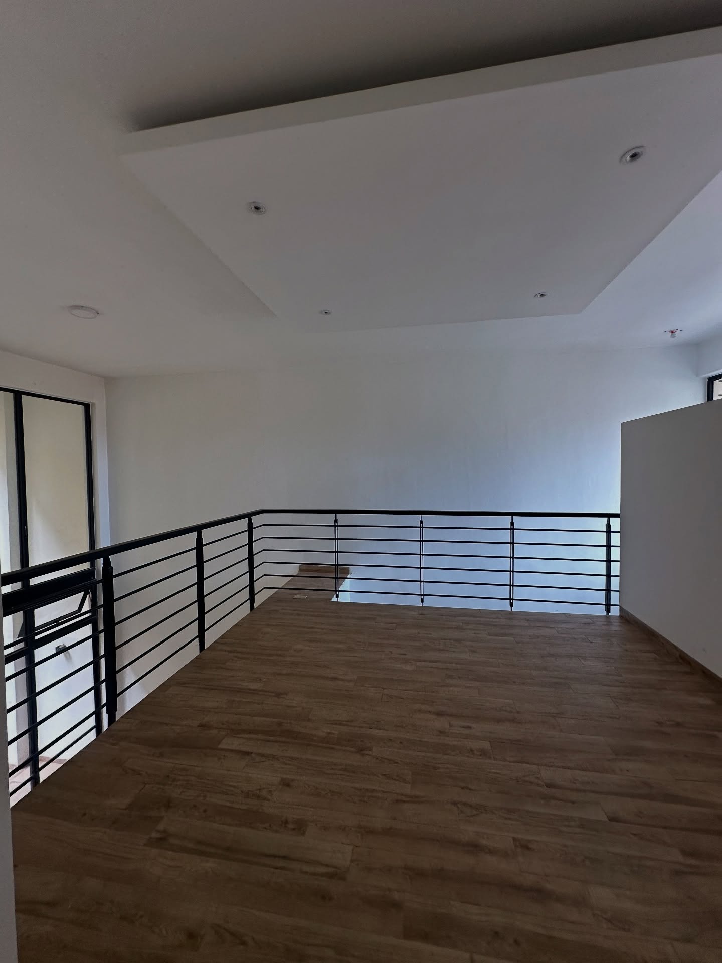 Three- bedroom duplex apartment + DSQ for sale in Riverside Drive Image