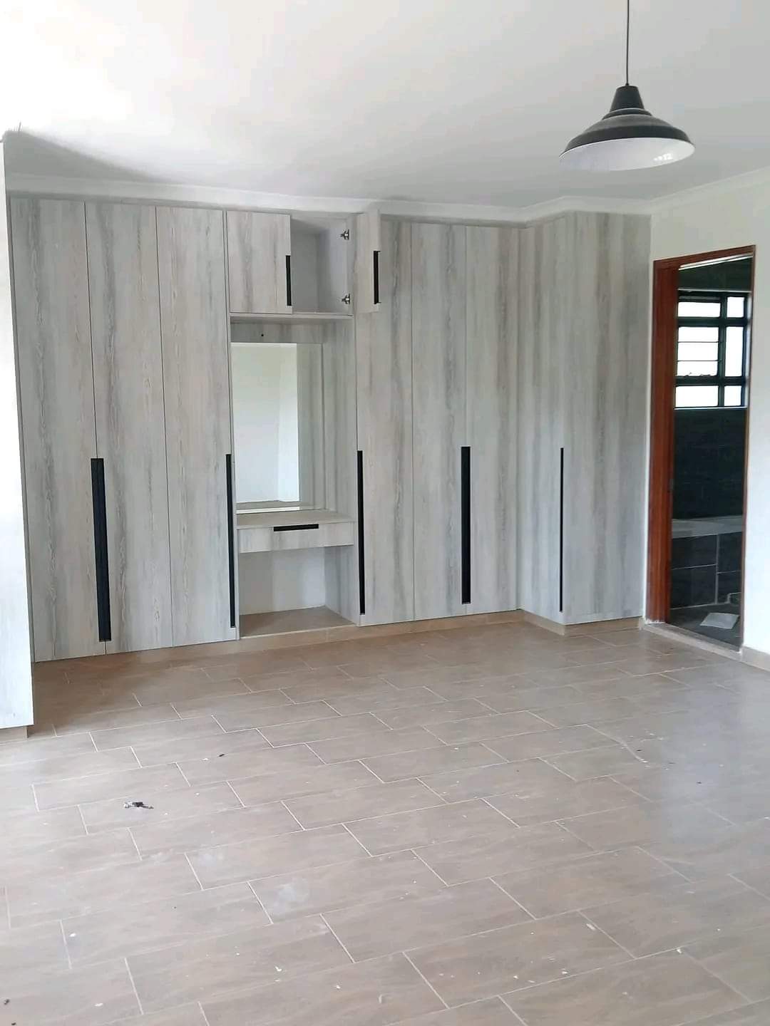 Three bedroom apartment to  let in kilimani