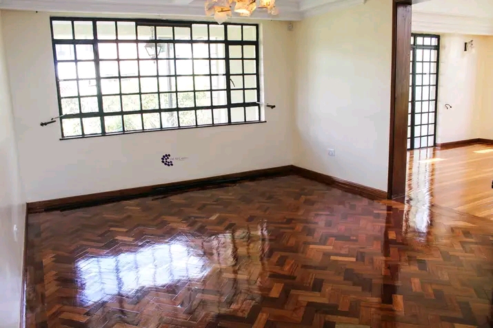 Three bedrooms apartment to let in garden estate
