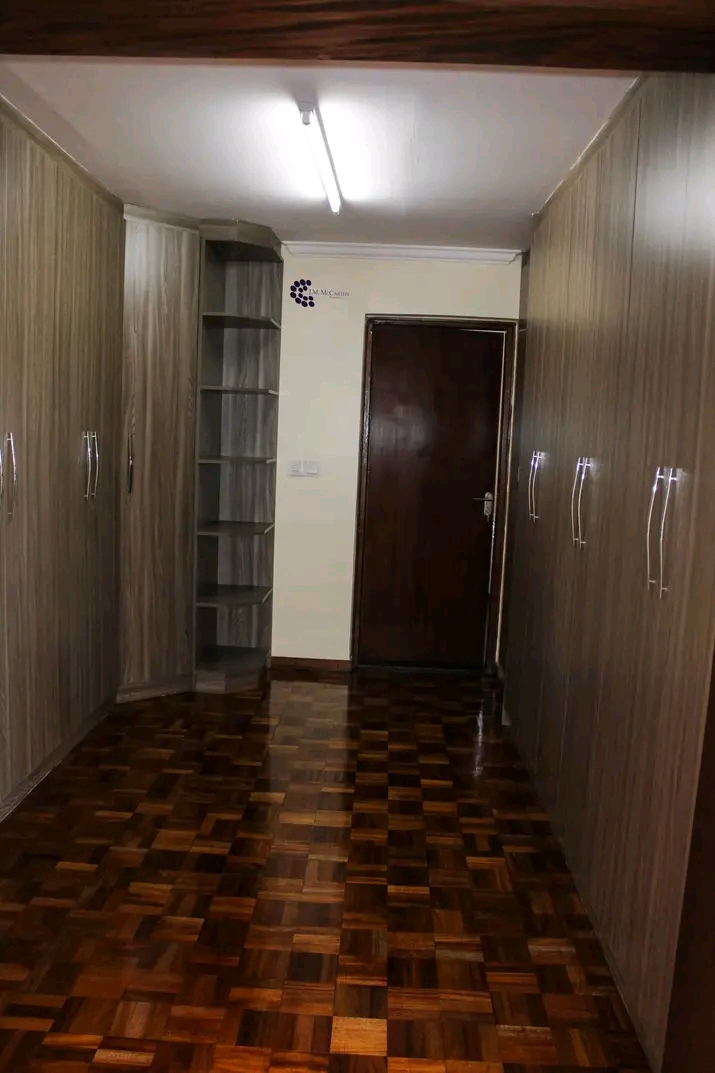 Three bedrooms house to let in garden estate Image