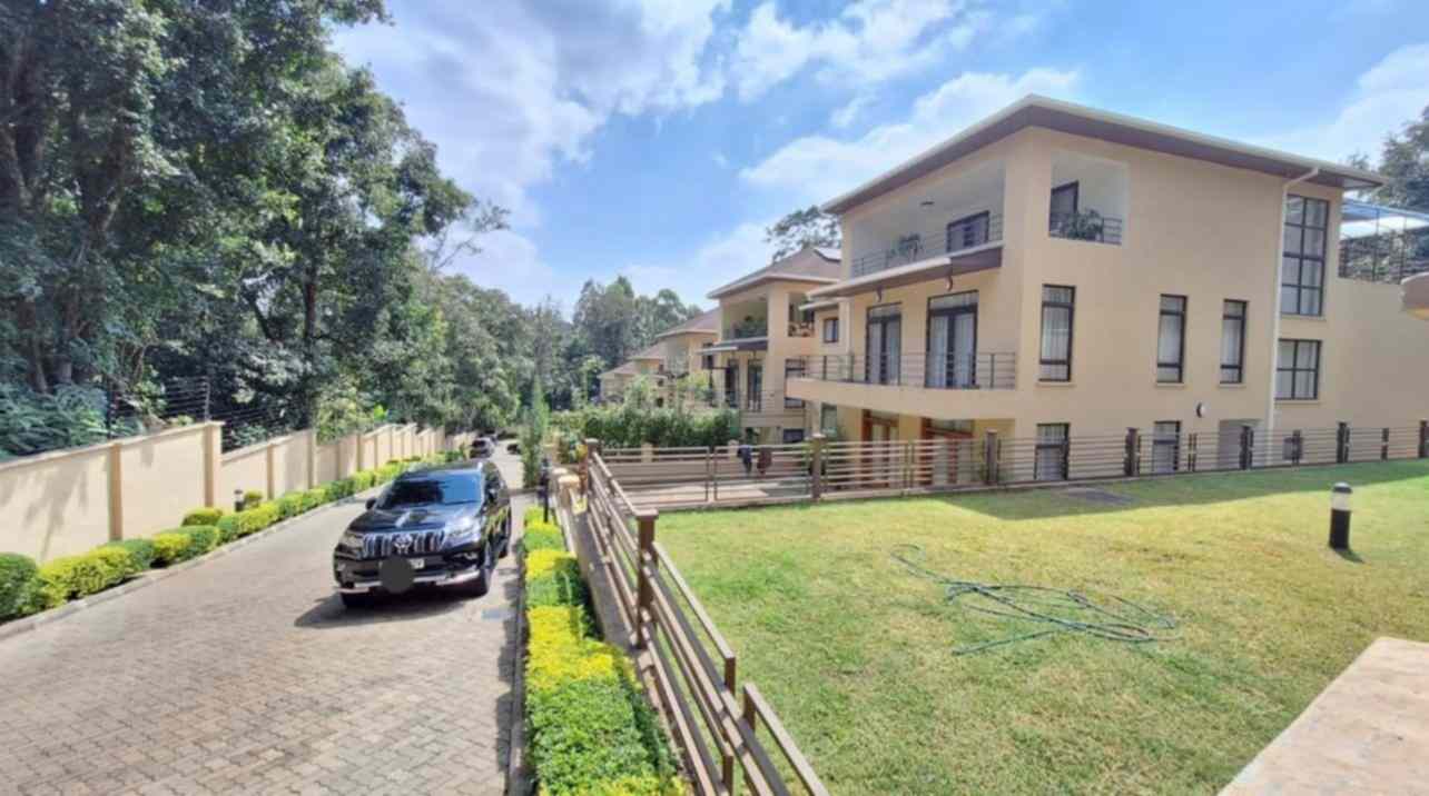 Modern Magnificent 6 Bedroom Maisonette To Let in Lavington Image