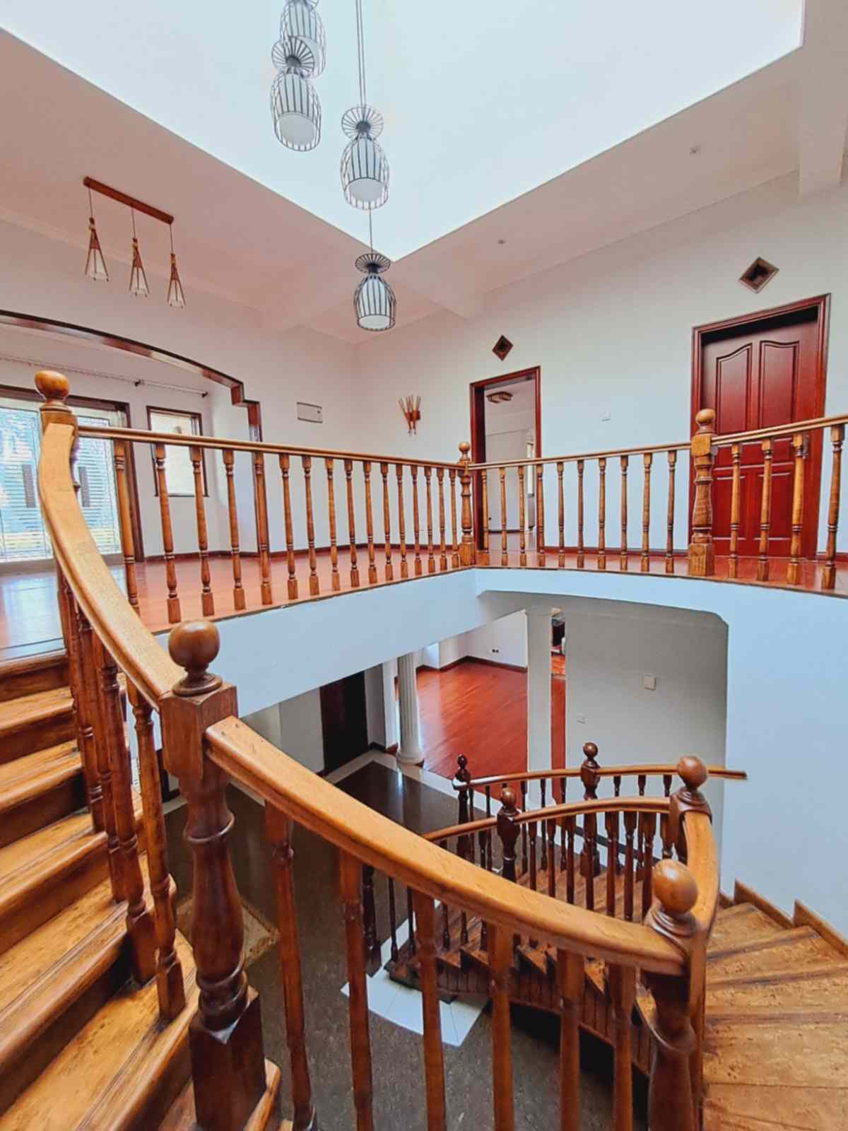 7 bedroom maisonette for sale in Karen Hardy Image