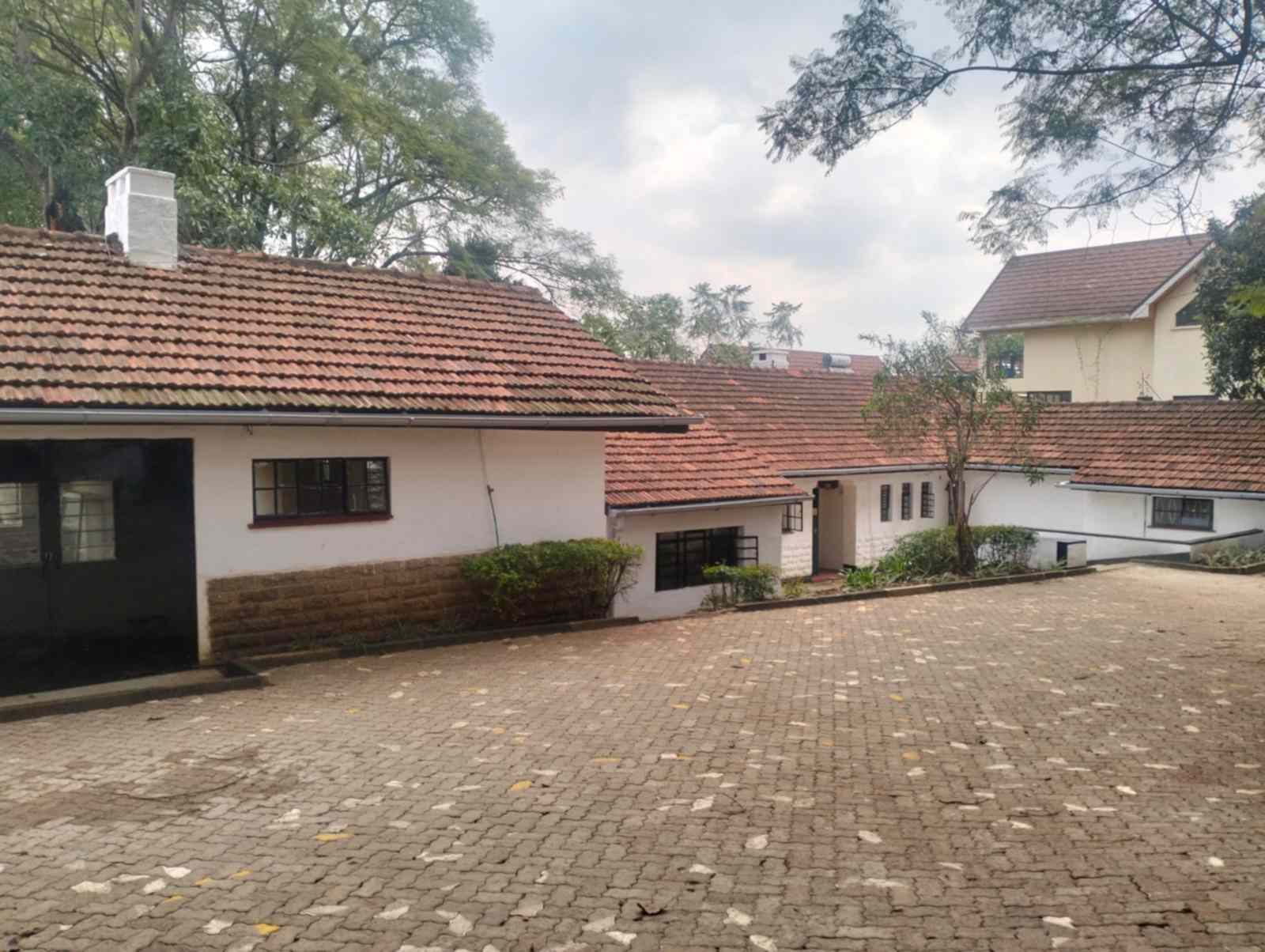 6 Bedroom Bungalow To Let in Lavington Image