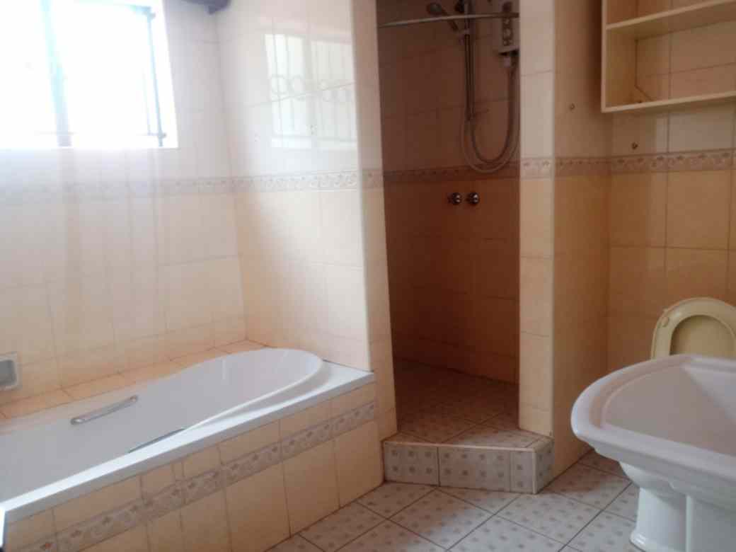 4 bedroom maisonette to let in Runda Image