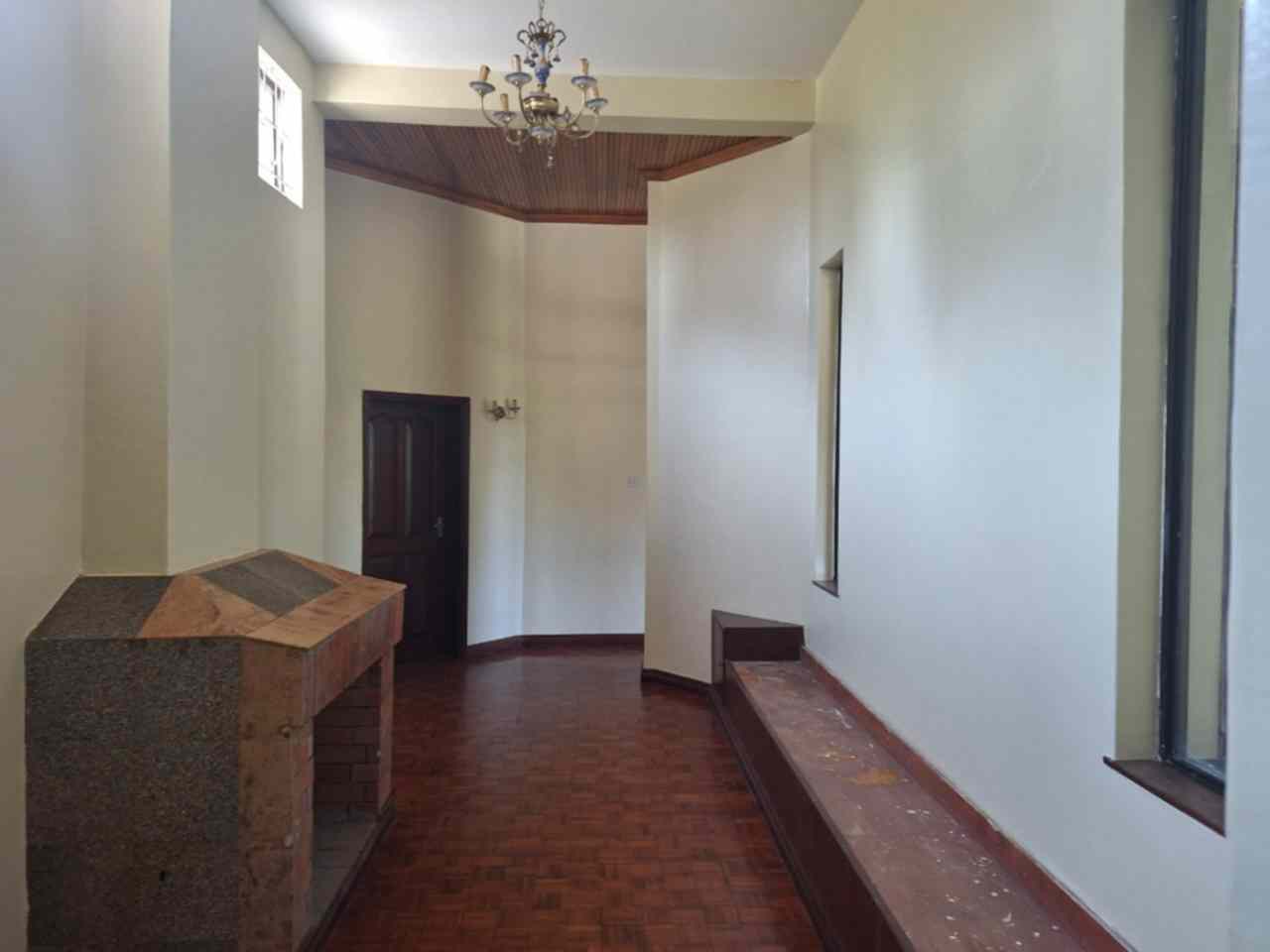 13 bedroom maisonette to let in Lavington Image