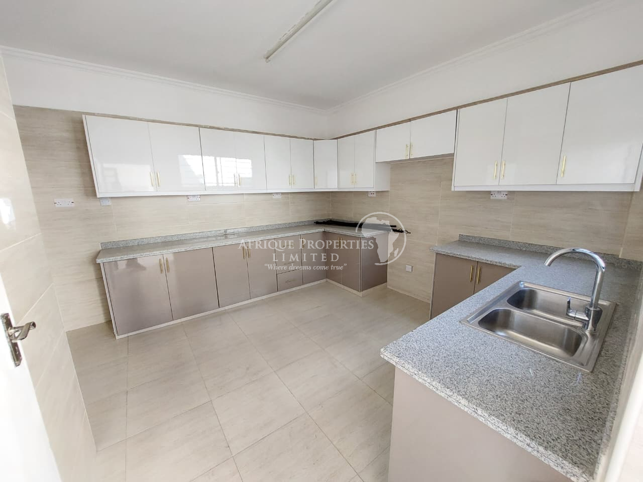 𝐒𝐩𝐚𝐜𝐢𝐨𝐮𝐬 & 𝐌𝐨𝐝𝐞𝐫𝐧 𝟑 𝐁𝐞𝐝𝐫𝐨𝐨𝐦 𝐀𝐩𝐚𝐫𝐭𝐦𝐞𝐧𝐭 + 𝐒𝐐 To Let in Lavington