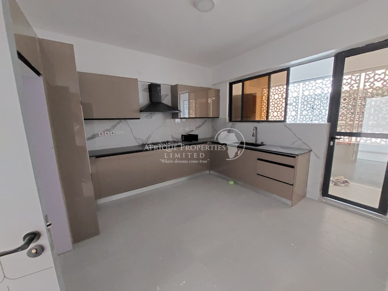 𝐁𝐫𝐚𝐧𝐝 𝐍𝐞𝐰 & 𝐒𝐩𝐚𝐜𝐢𝐨𝐮𝐬 𝟓 𝐁𝐞𝐝𝐫𝐨𝐨𝐦 𝐀𝐩𝐚𝐫𝐭𝐦𝐞𝐧𝐭 + 𝐒𝐐 To Let in Parklands