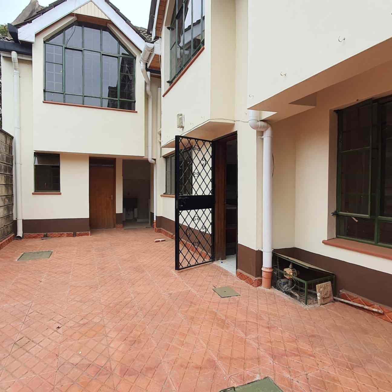 5 bedroom townhouse for rent in Lavington