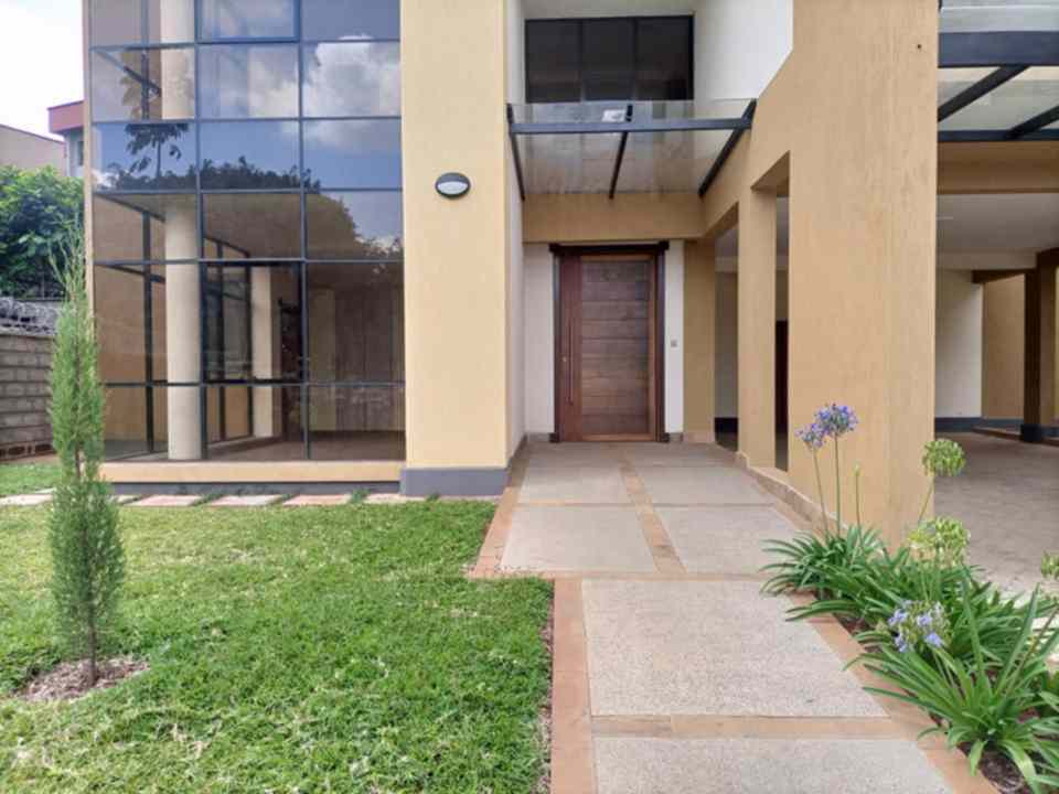 5 bedroom townhouses with dsq for sale in Lavington