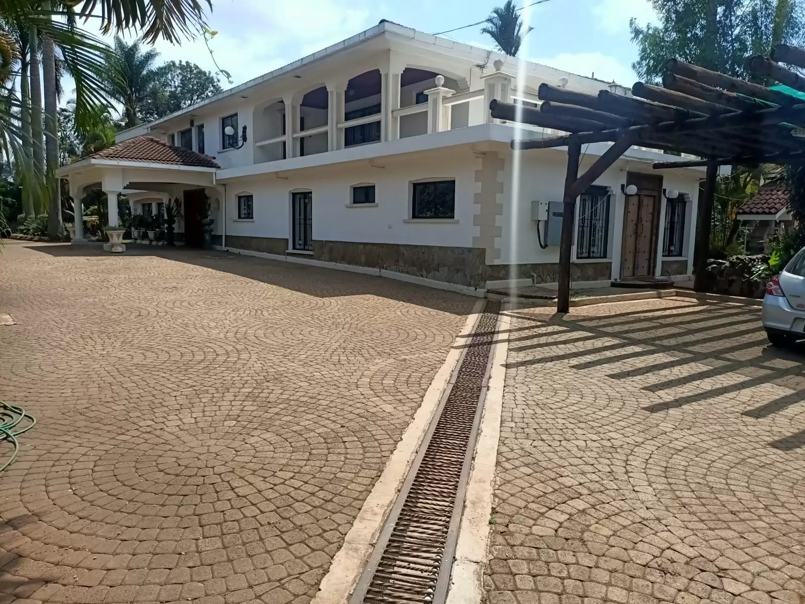 Magnificent 6 Bedrooms Townhouse on 0.8 acres In Lavington Image