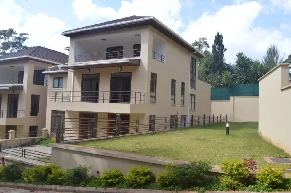 six bedroom townhouse for rent in Lavington Image