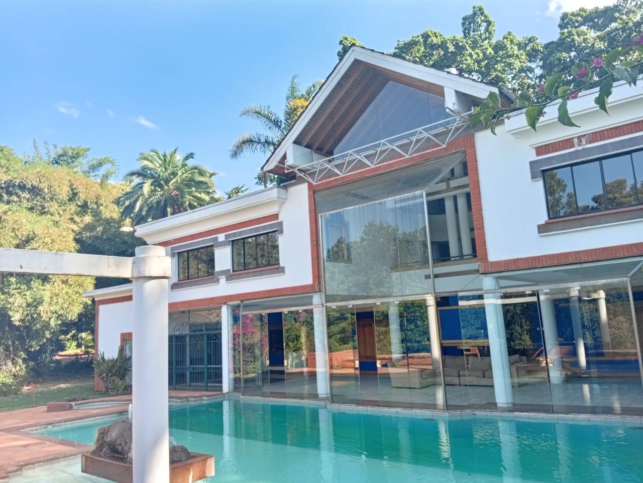 Ultra-Luxury 6 Bedroom Maisonette for Sale in New Kitisuru