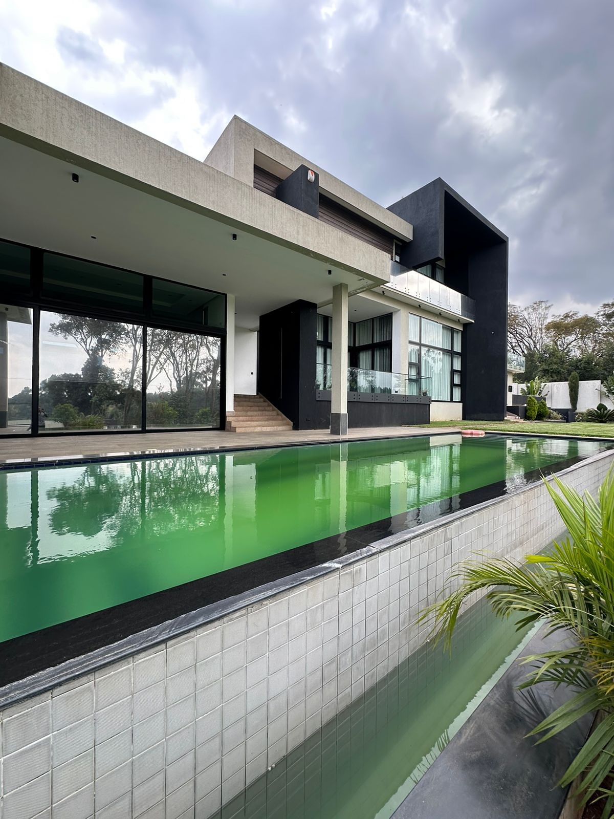 ULTRA-MODERN 5-BEDROOM LUXURY VILLA FOR RENT IN REDHILL, LIMURU
