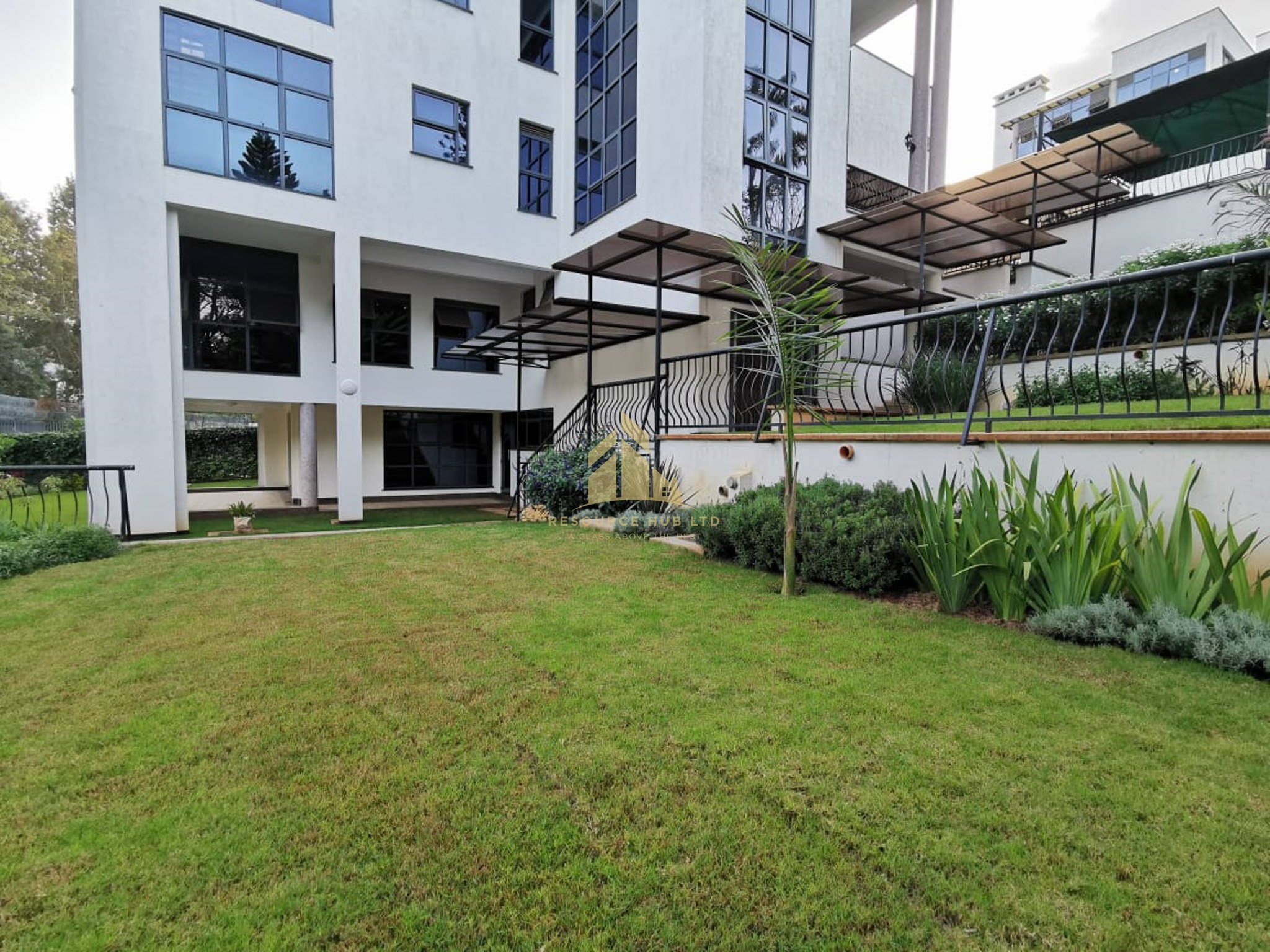 Ultra Modern 5 Bedroom Maisonette Plus DSQ For Rent in Redhill
