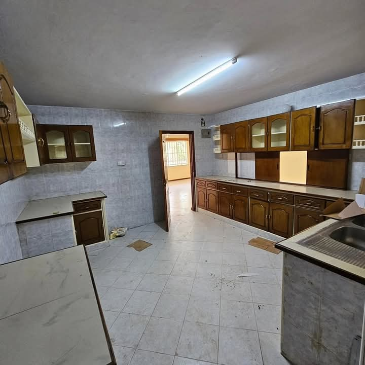 Very Spacious 3 Bedroom Apartment To Let in Kilimani