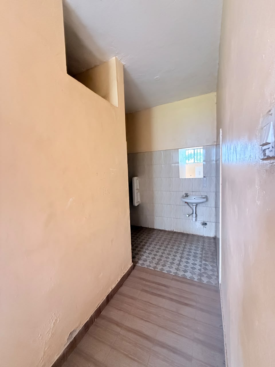 warehouse to let in gitaru, kikuyu Image