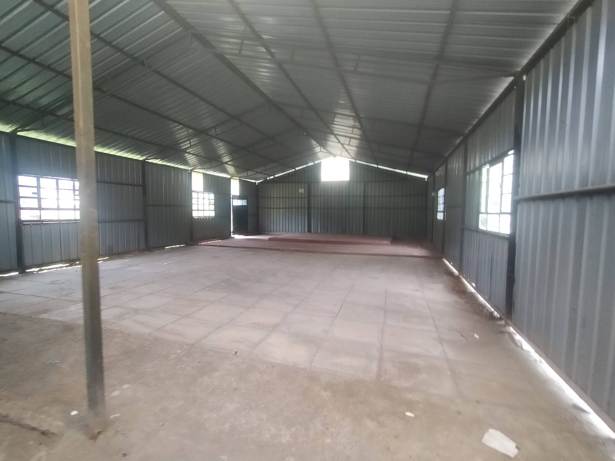 Warehouse with very huge parking to let in Karen