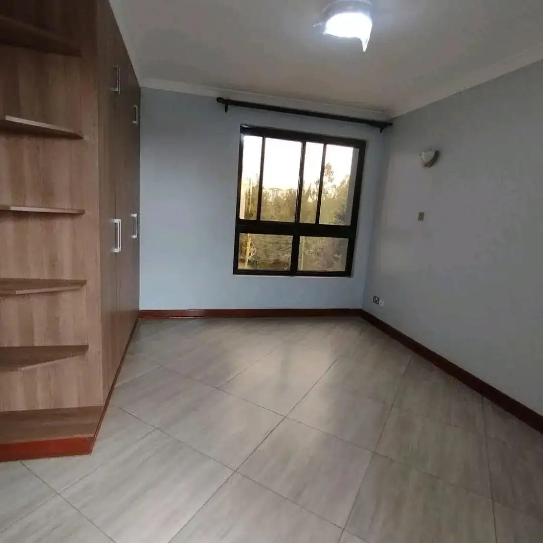 3 bedroom apartment for sale in Thomes Estate. Image