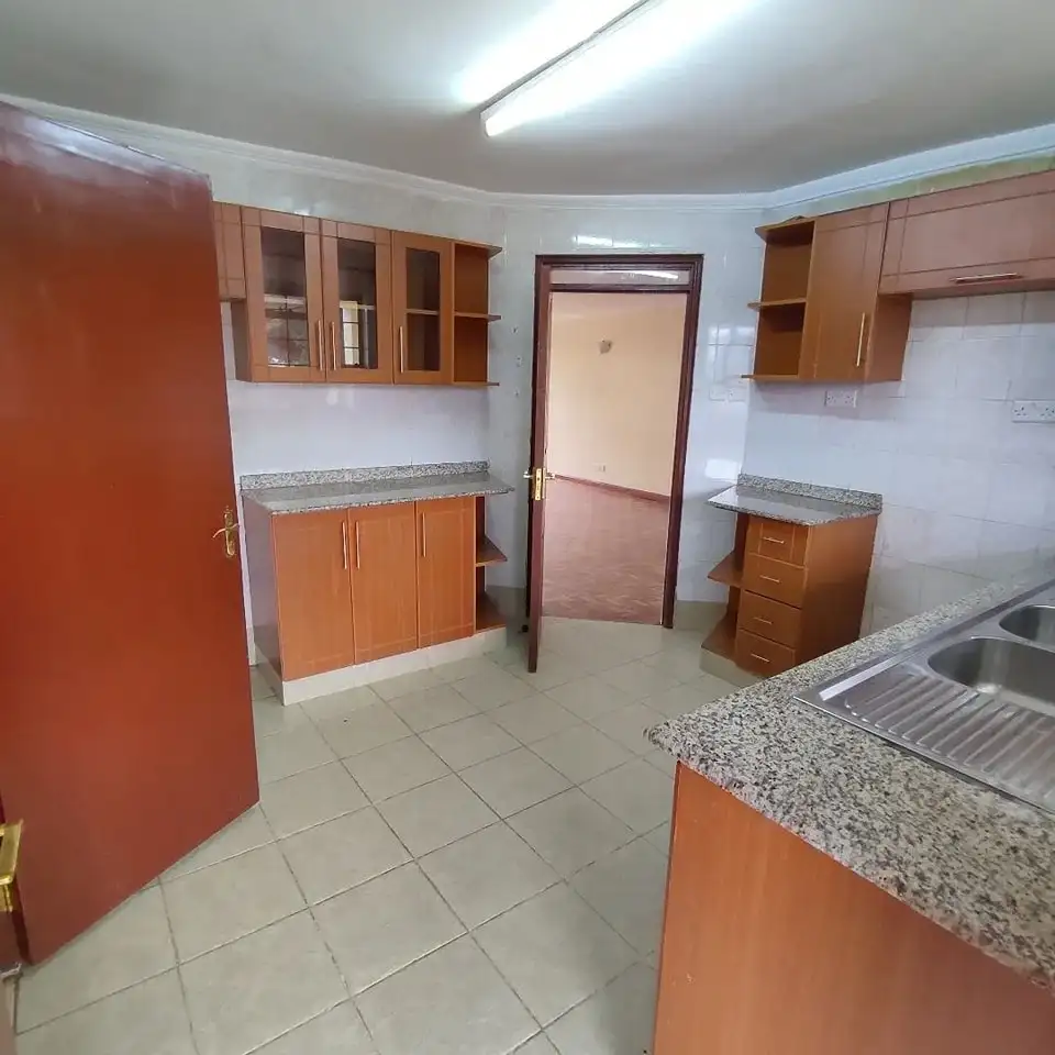 spacious 3 bedroom apartment to let in Kilimani Image