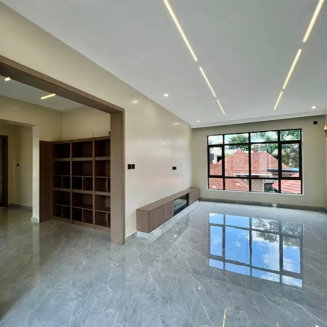 6 Bedroom Villa For Sale in Lavington Image