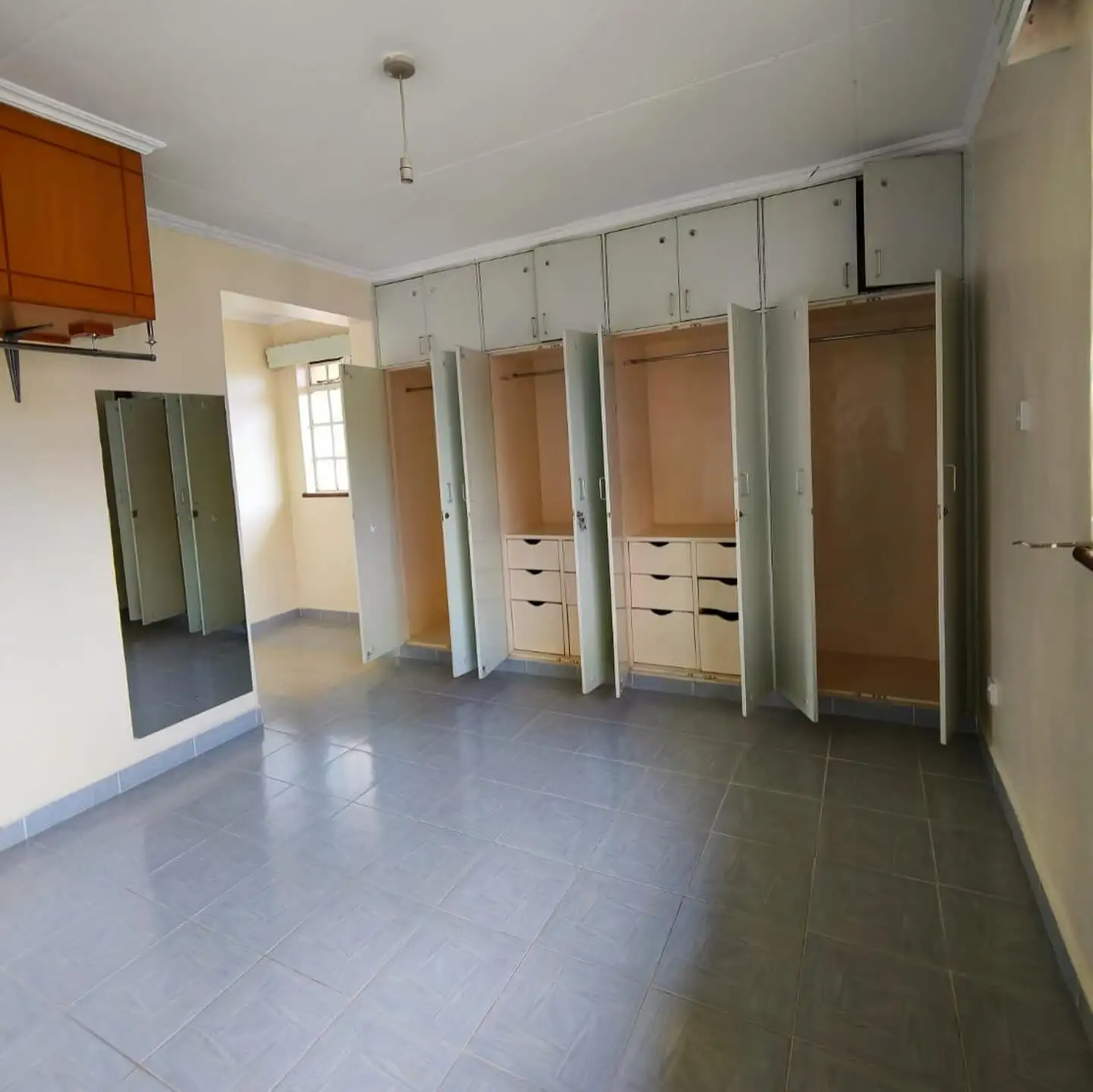 3bedroom  apartment with dsq to let in Kileleshwa Image