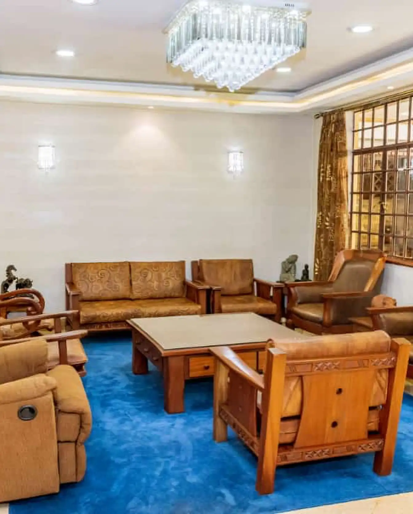 6 BEDROOM TOWNHOUSE FOR SALE IN lAVINGTON Image