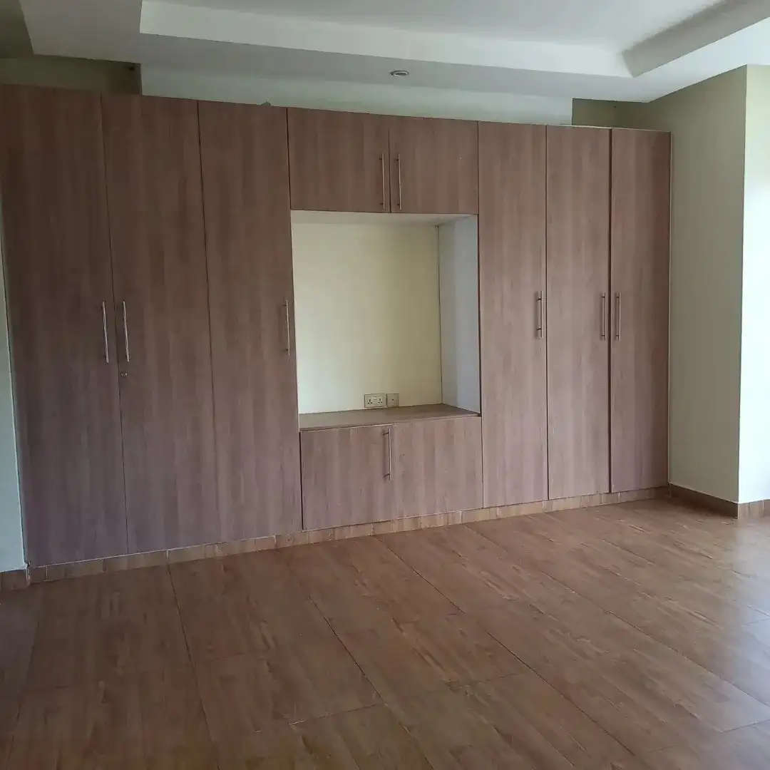 4 bedroom maisonette to let in Lavington Image