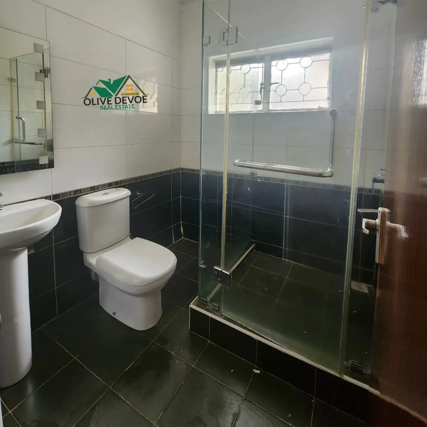 Homely 4 bedroom + Dsq massionate for rent in Lavington Image