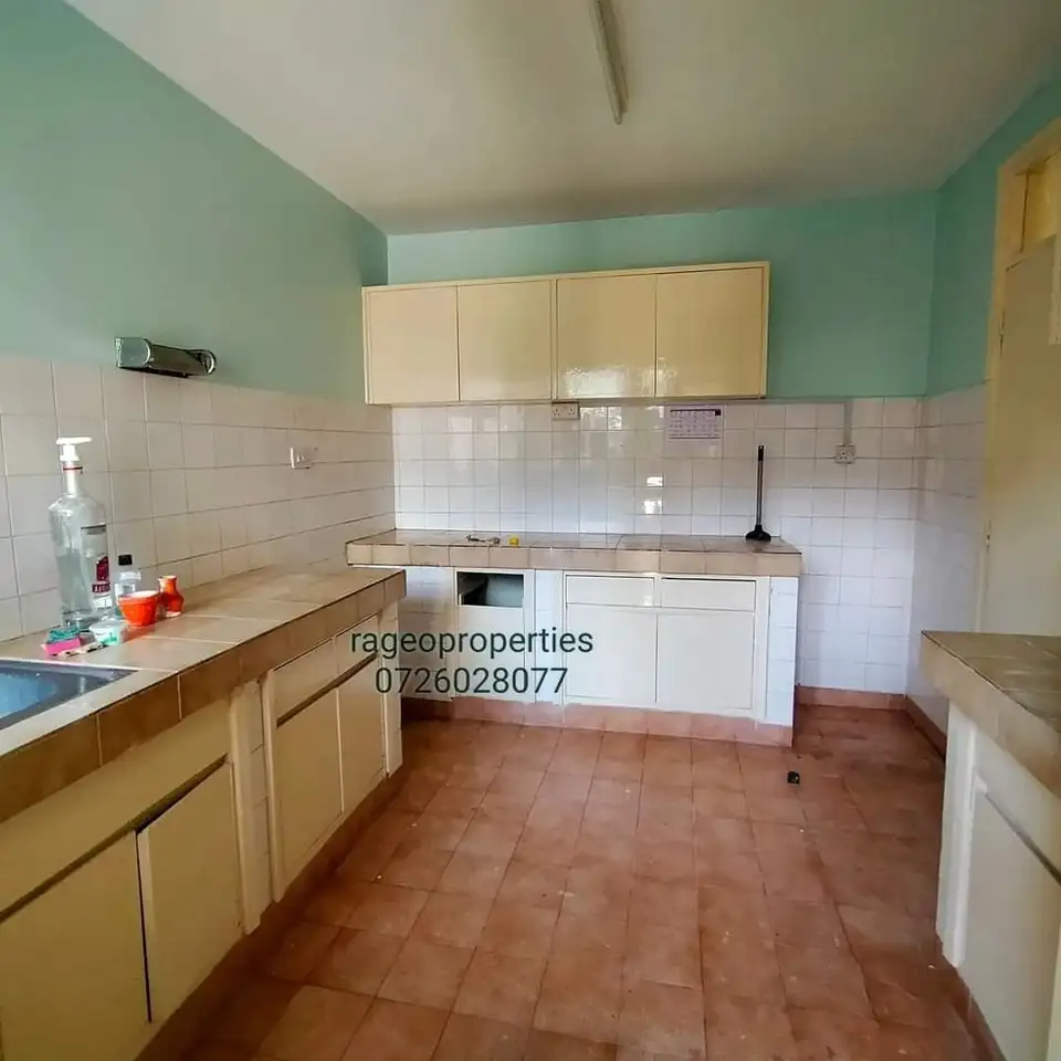 lovely 3 bedroom maisonette plus sq to let in Langata Image