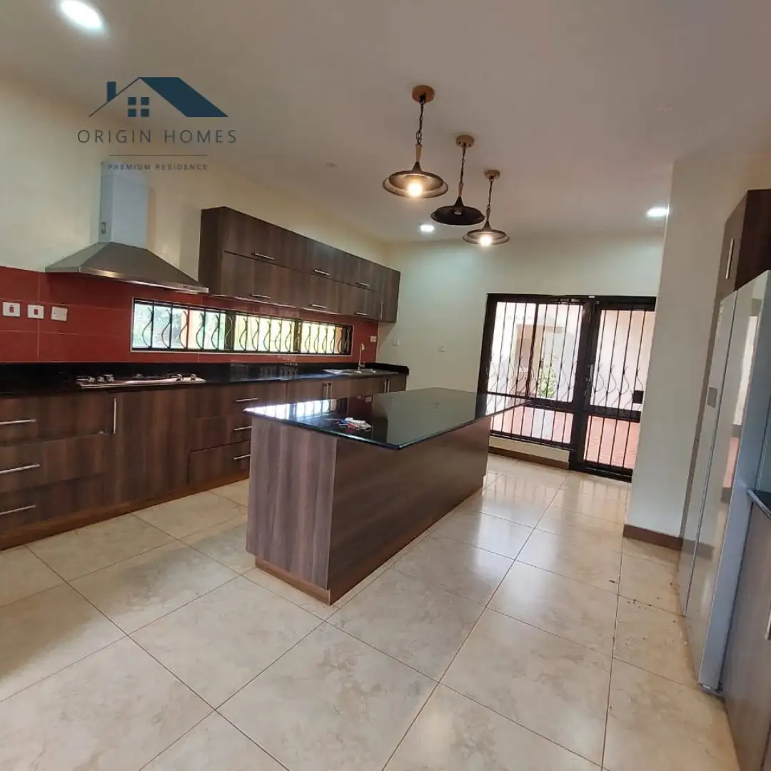 4 bedroom maisonette to let in Runda Image