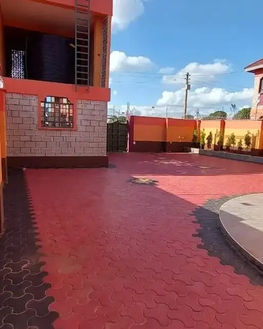 4 bedroom maisonette plus sq to let along Kenyatta Road Image