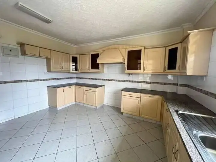 Spacious 3 bedroom apartment to let Kileleshwa Image