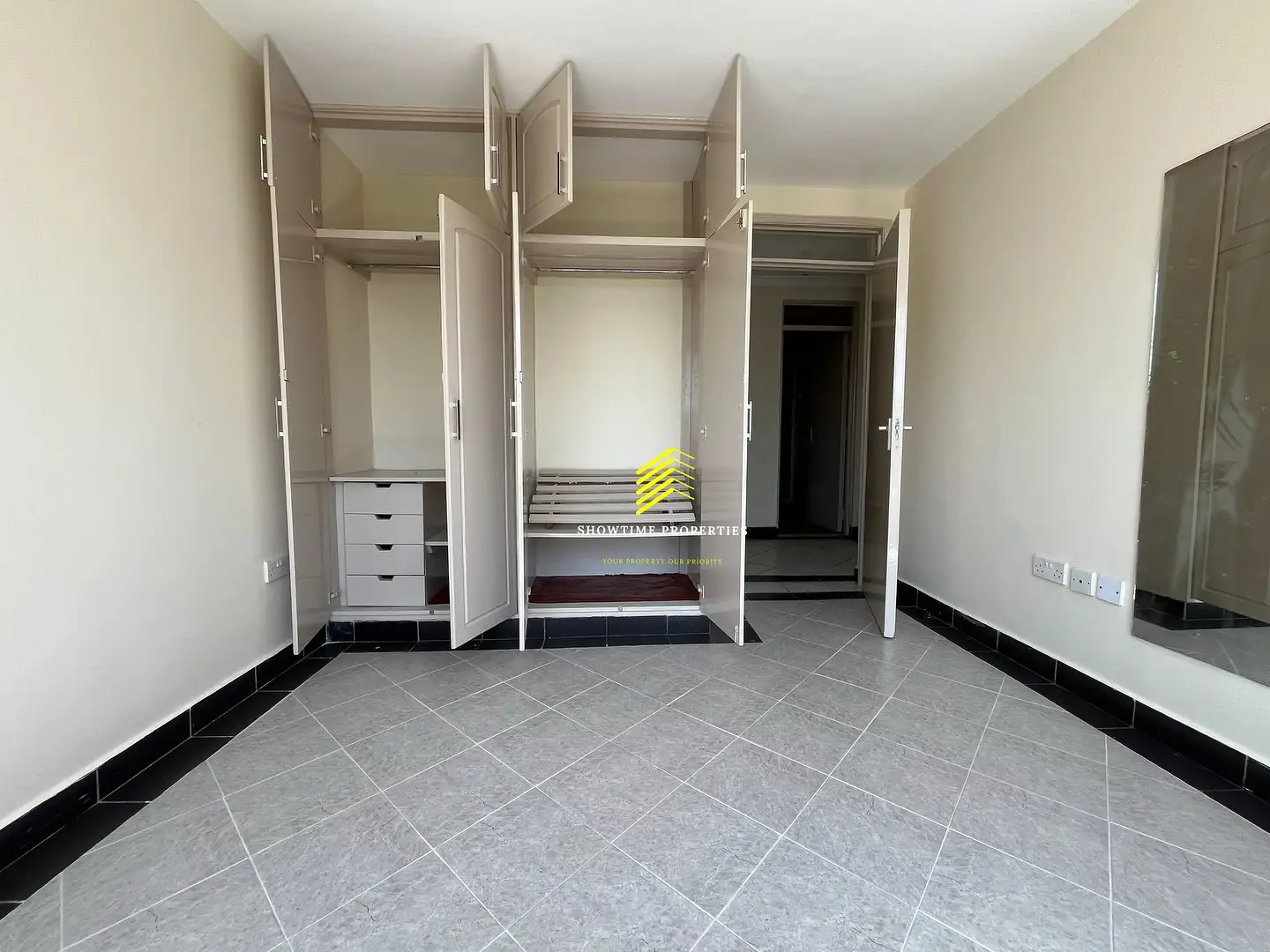 2 bedroom apartment to let Off Naivasha road Image